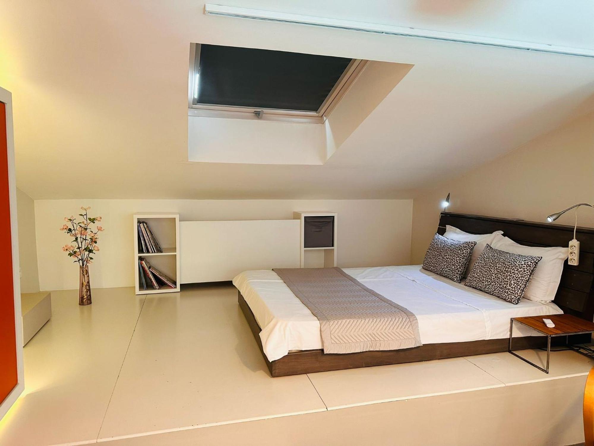 Avec Loggia, Piscine Et Parking