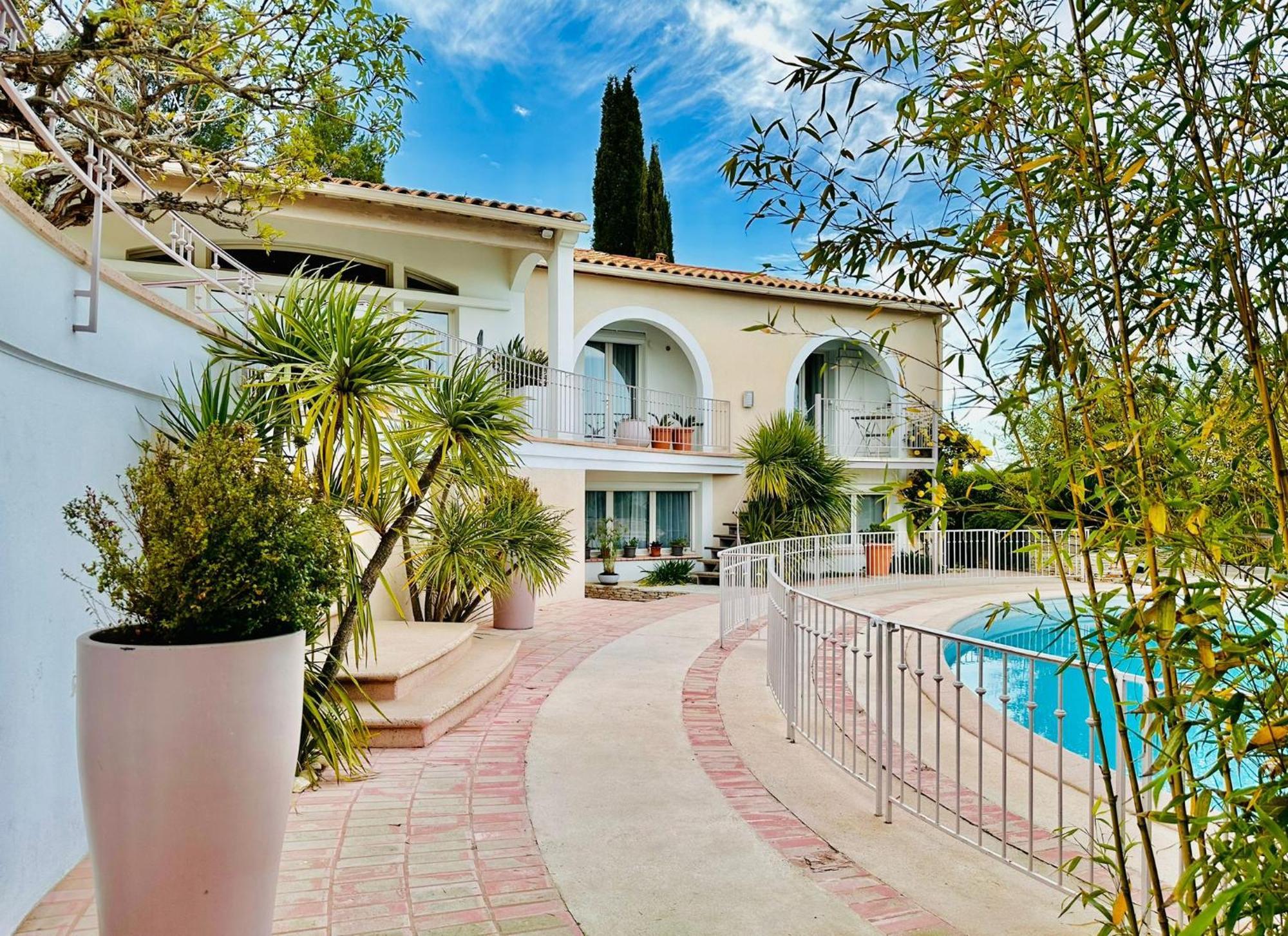 Avec Loggia, Piscine Et Parking Apartment